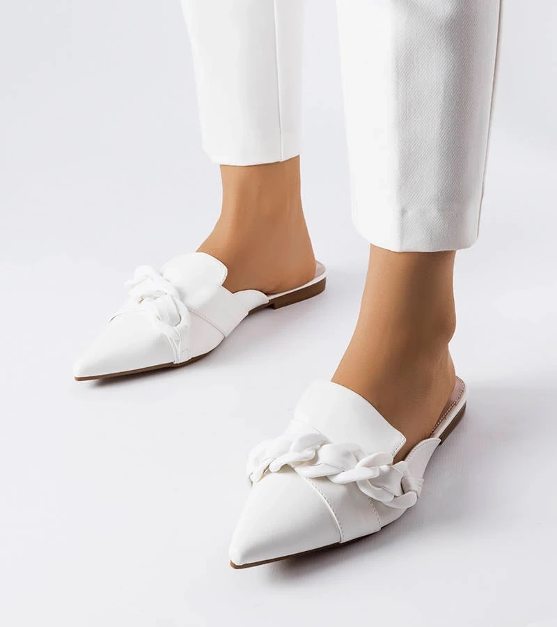 Biele elegantné žabky s retiazkou Patenaude