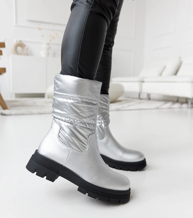 Strieborné zateplené čižmy s prešívaním Malvaro