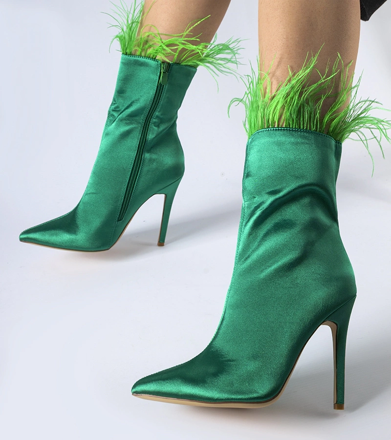 Zelené čižmy zdobené pierkami Selvena