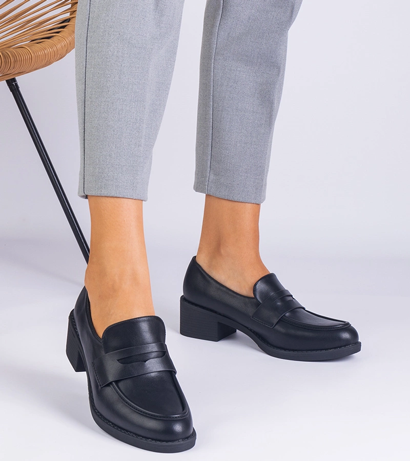 Čierne dámske poltopánky z eko kože na nízkom opätku Astrelia