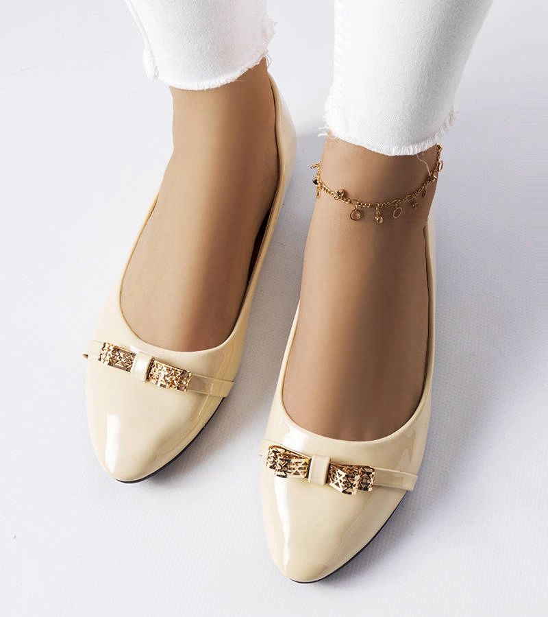 Béžové lakované baleríny s mašľou Chaloux