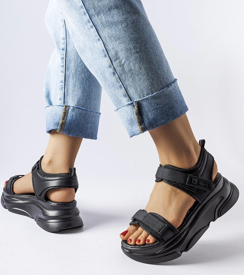 Čierne športové sandále na platforme Tampa