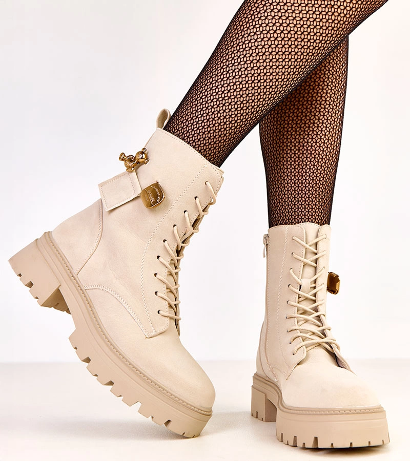 Béžové dámske topánky zdobené zlatým medvedíkom Valery