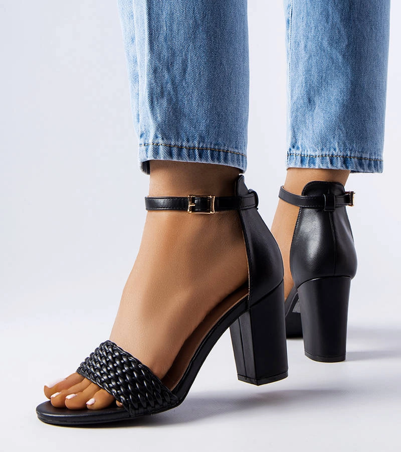 Čierne pletené sandále na podpätku Oliveirinhas