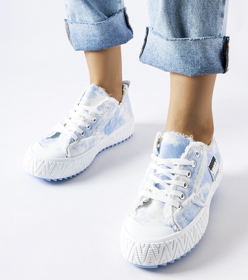 Modré tenisky s odreninami Safiy