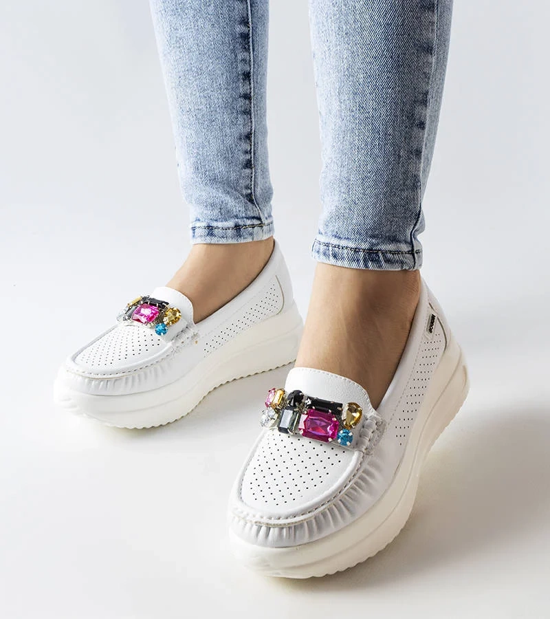Biele mokasíny s kryštálmi Gisella