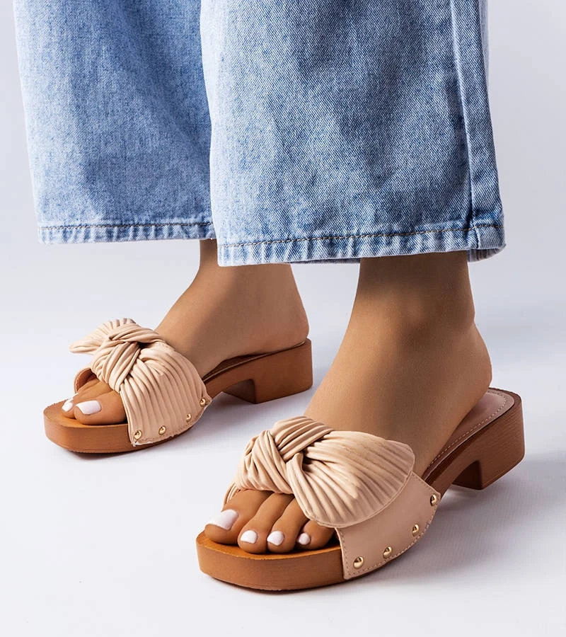 Béžové žabky Rochefort s nízkym podpätkom