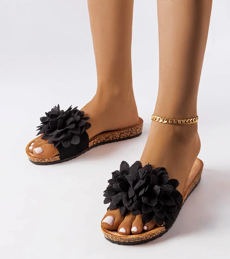 Čierne žabky zdobené kvetmi Farland