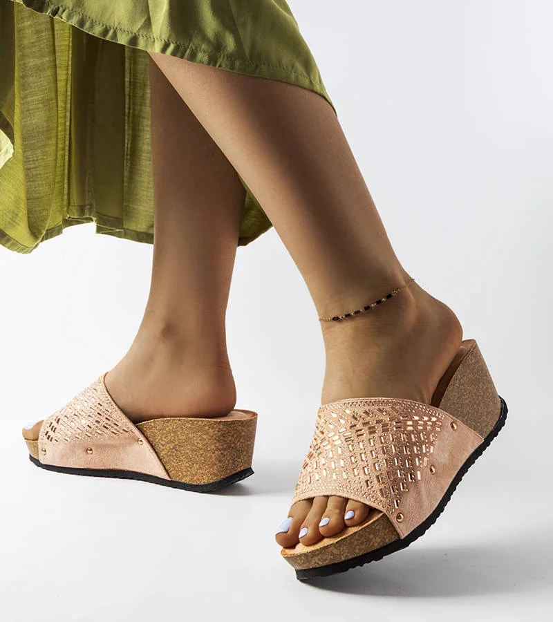 Ružové žabky Guymon na klinoch so zirkónmi