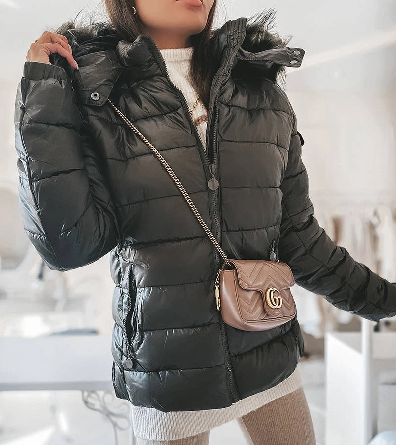 Tmavozelená bunda s kožušinovou kapucňou značky Poisson