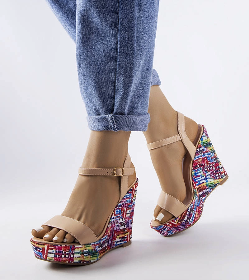 Béžové sandále Fairmont na zdobených podpätkoch