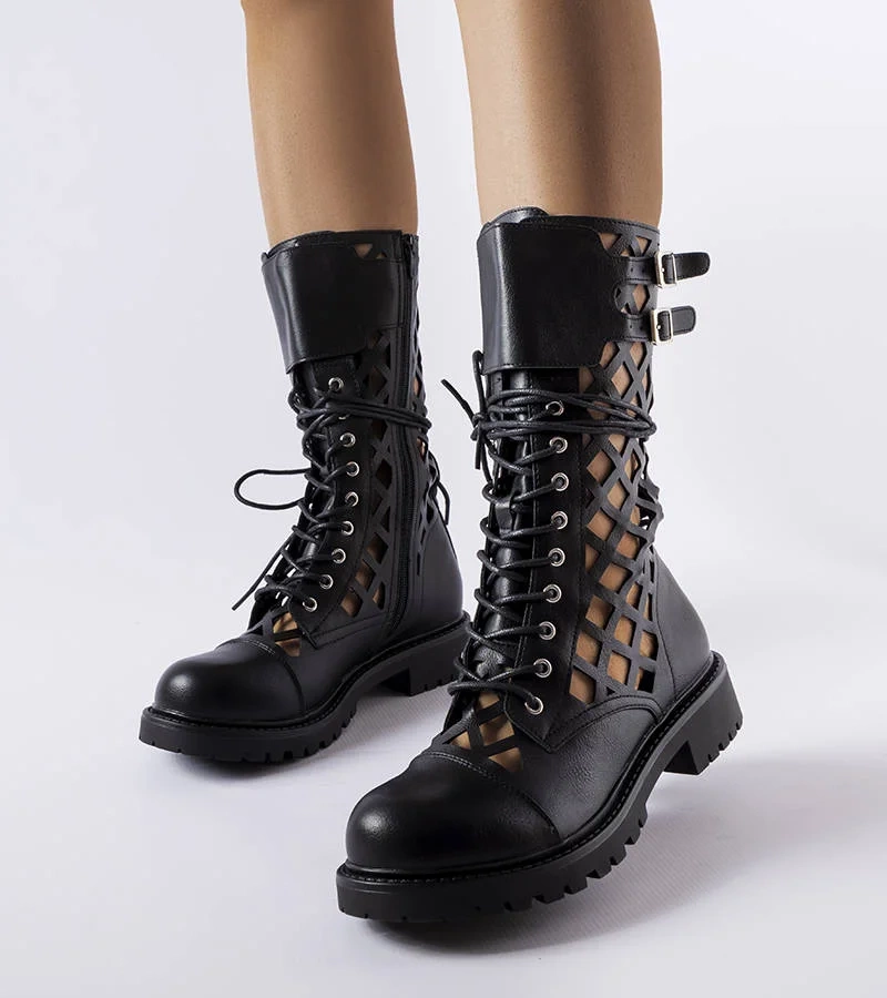 Čierne ažurové čižmy Minks