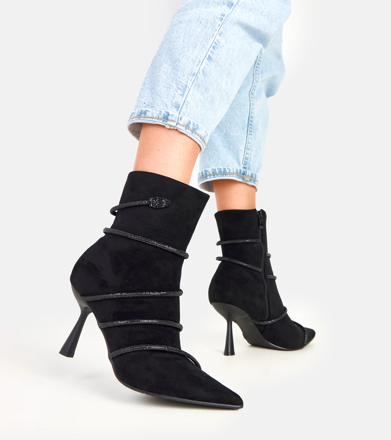 Čierne členkové topánky na ihličkách zdobené kryštálmi Nethe