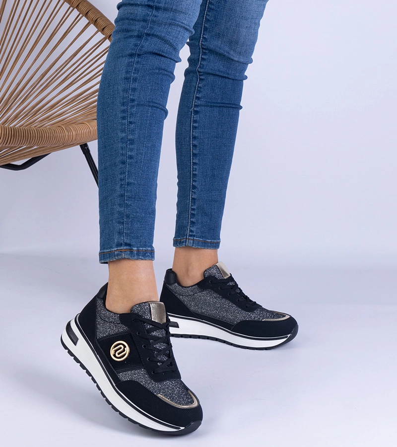 Čierne trblietavé tenisky so zlatou ozdobou Nadina