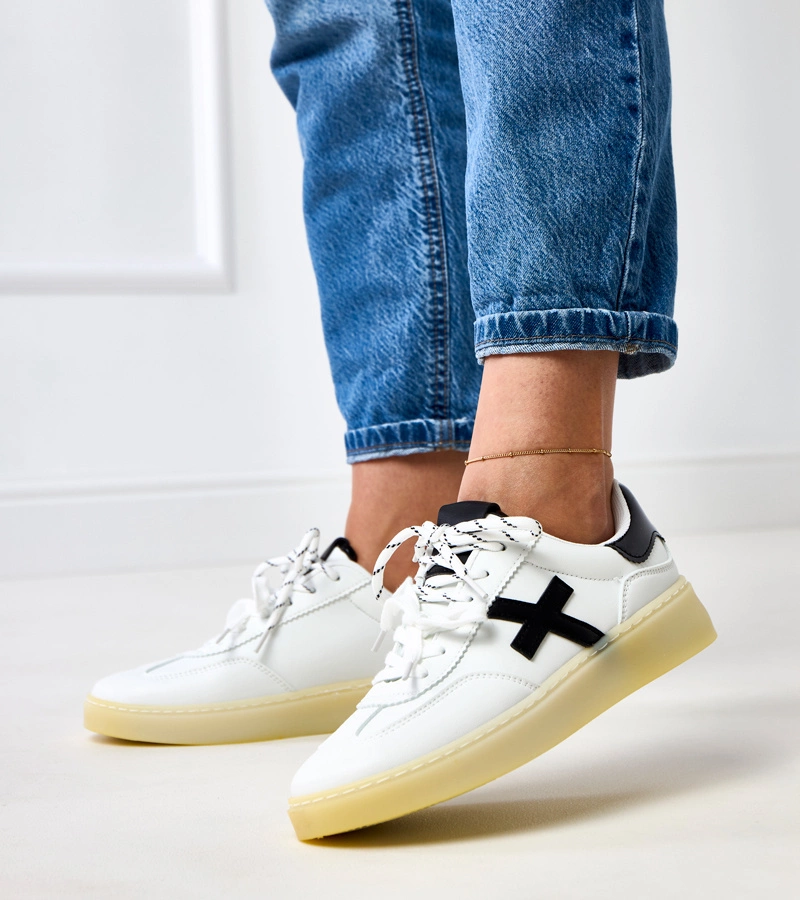 Biele tenisky na platforme s čiernou vložkou Eriksen