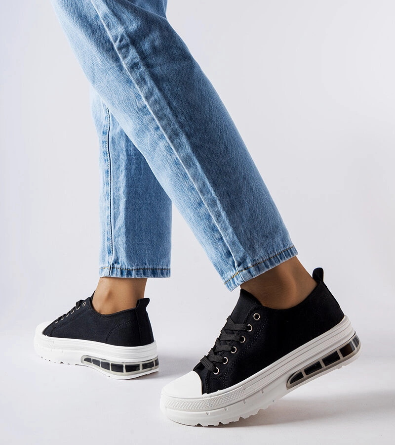 Čierne tenisky Willis.