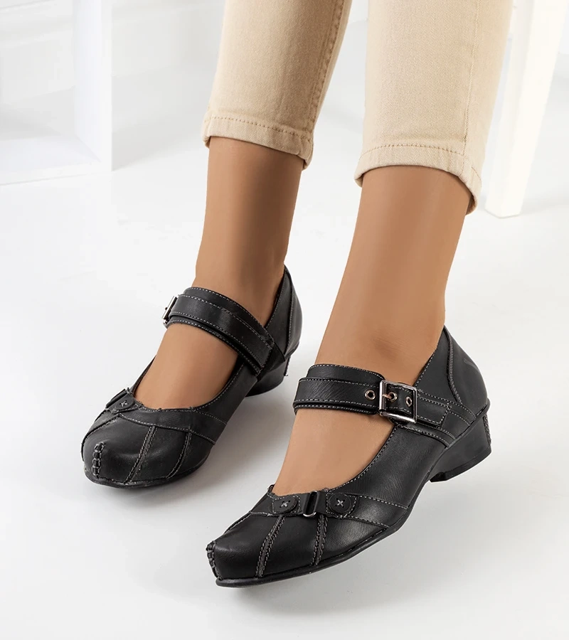 Čierne lodičky s remienkami Gomez