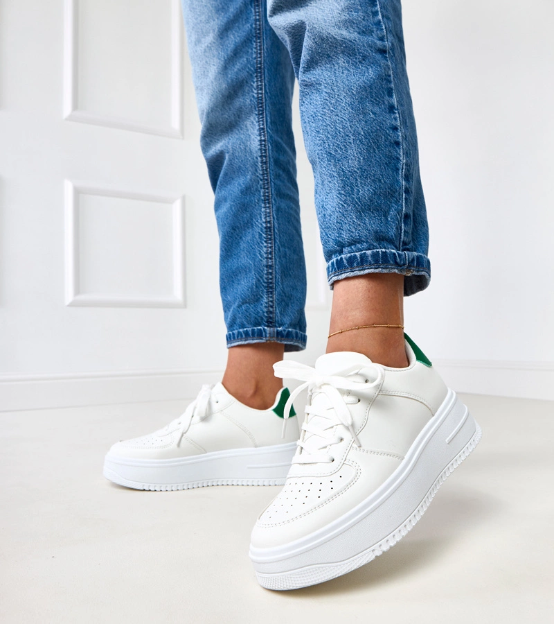 Biele tenisky na platforme so zeleným prvkom Britney