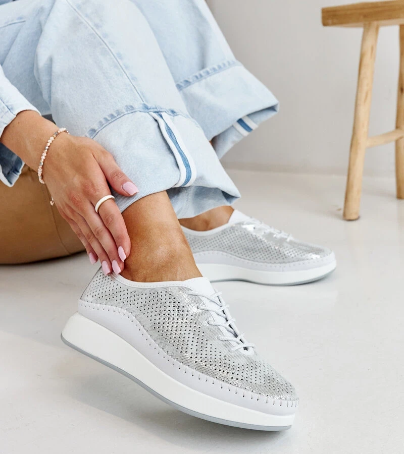 Strieborné kožené tenisky na platforme Amana