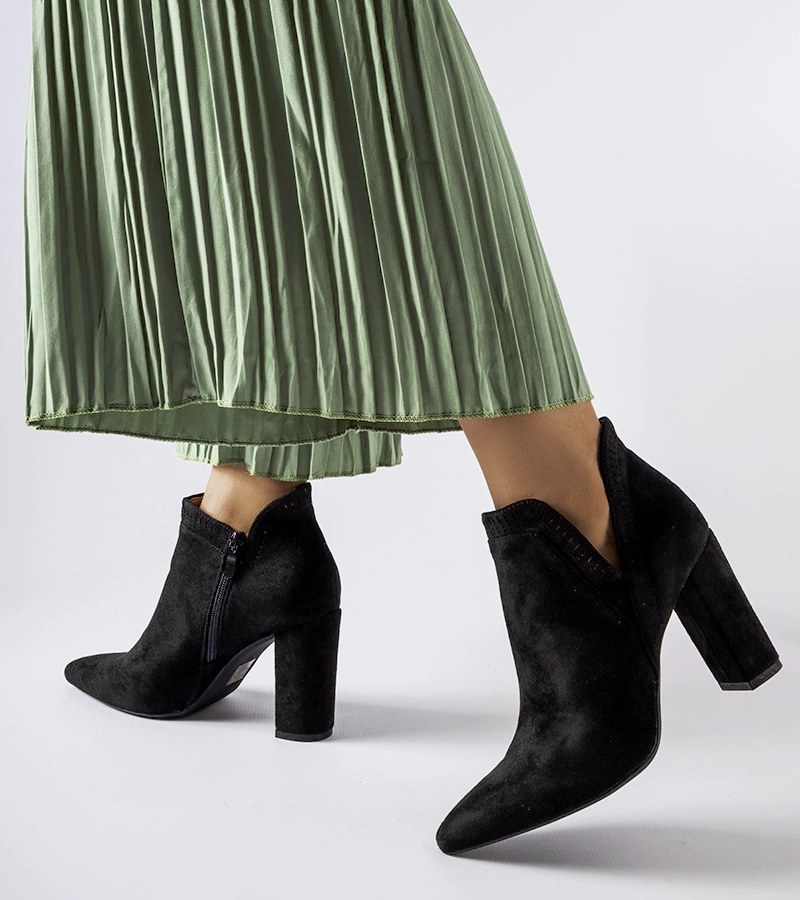 Čierne semišové čižmy Cammoro