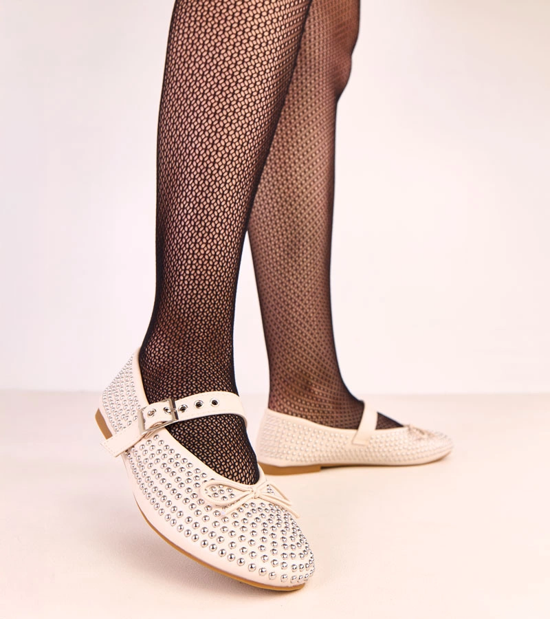 Béžové baleríny zdobené cvokmi a mašľou Mylie