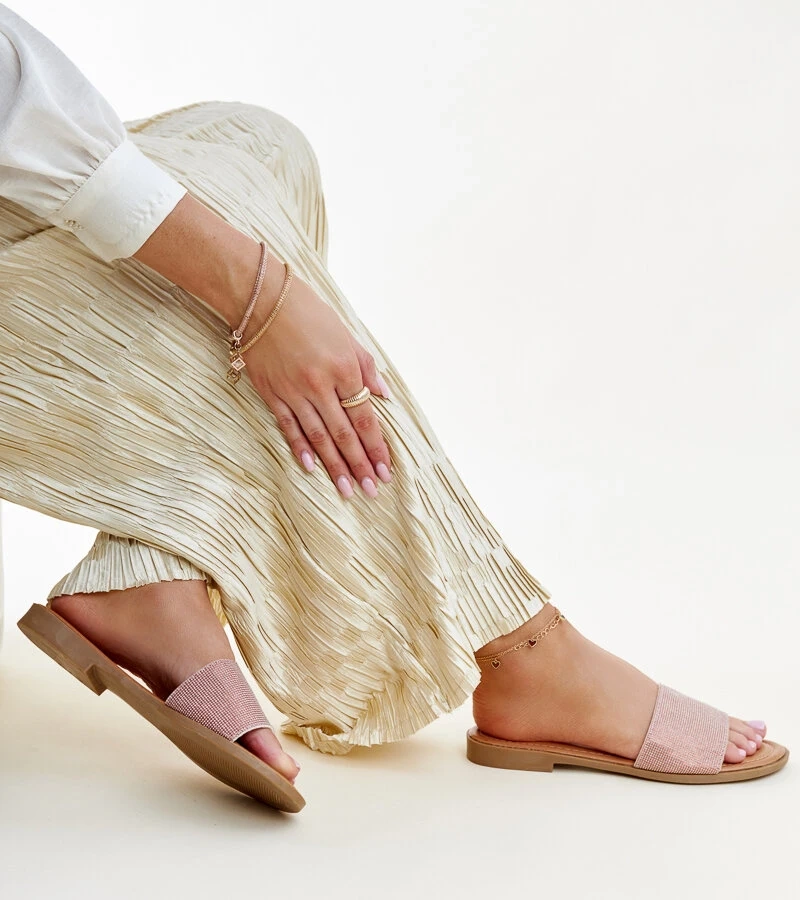 Hnedé lesklé šľapky Anilsa