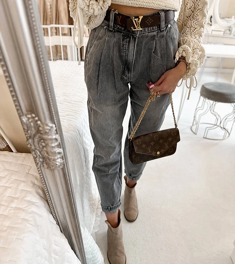 Šedé nohavice v štýle mama jeans od Migneault