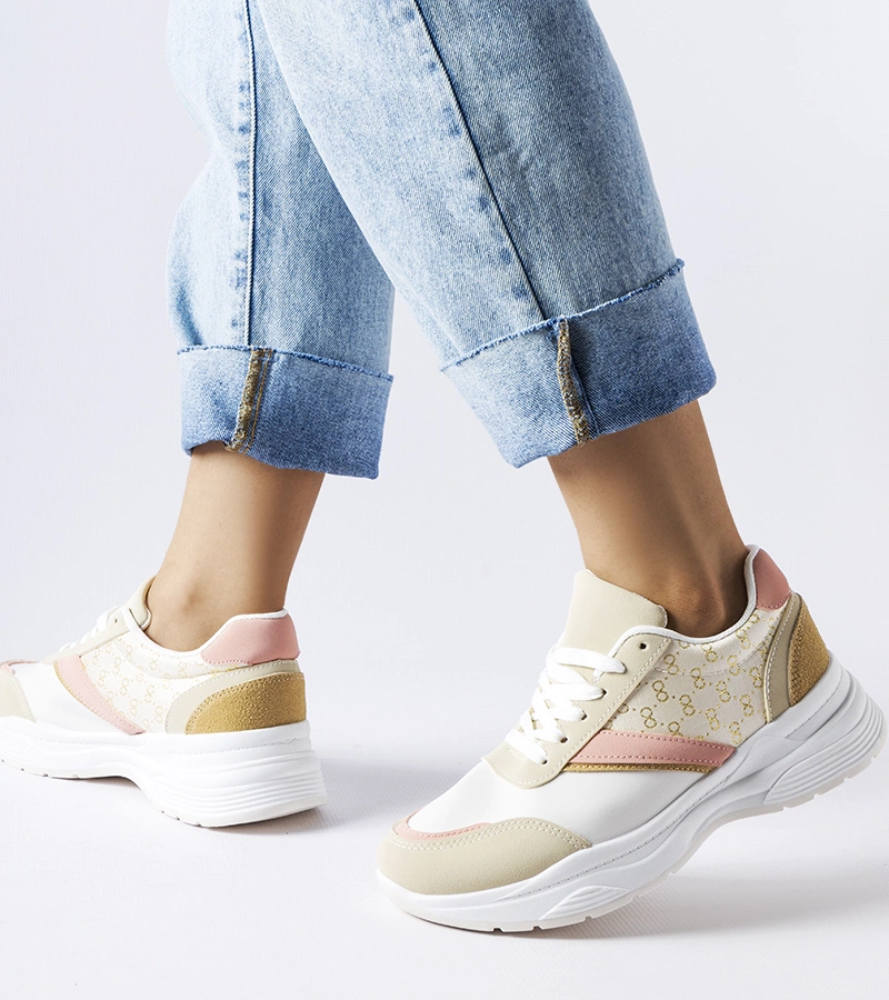 Béžovo-biele tenisky so zlatými akcentmi