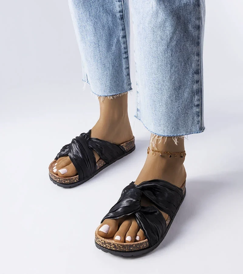 Čierne žabky zdobené látkou Fresne