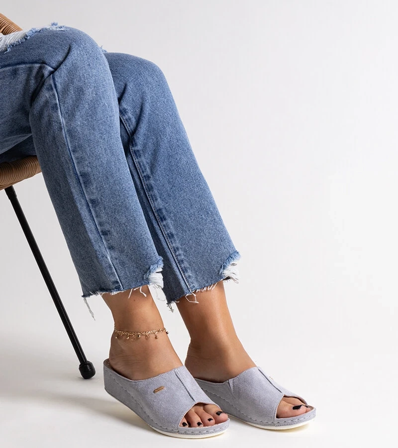 Šedé sandále na platforme Semretana