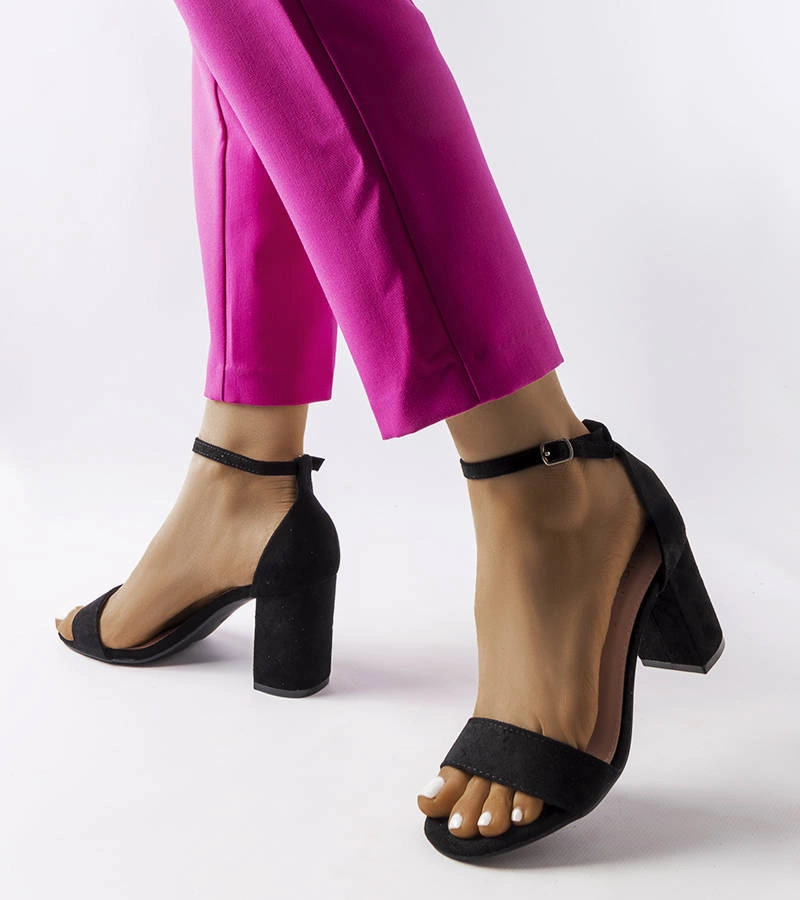 Čierne sandále Lourna na nízkom podpätku