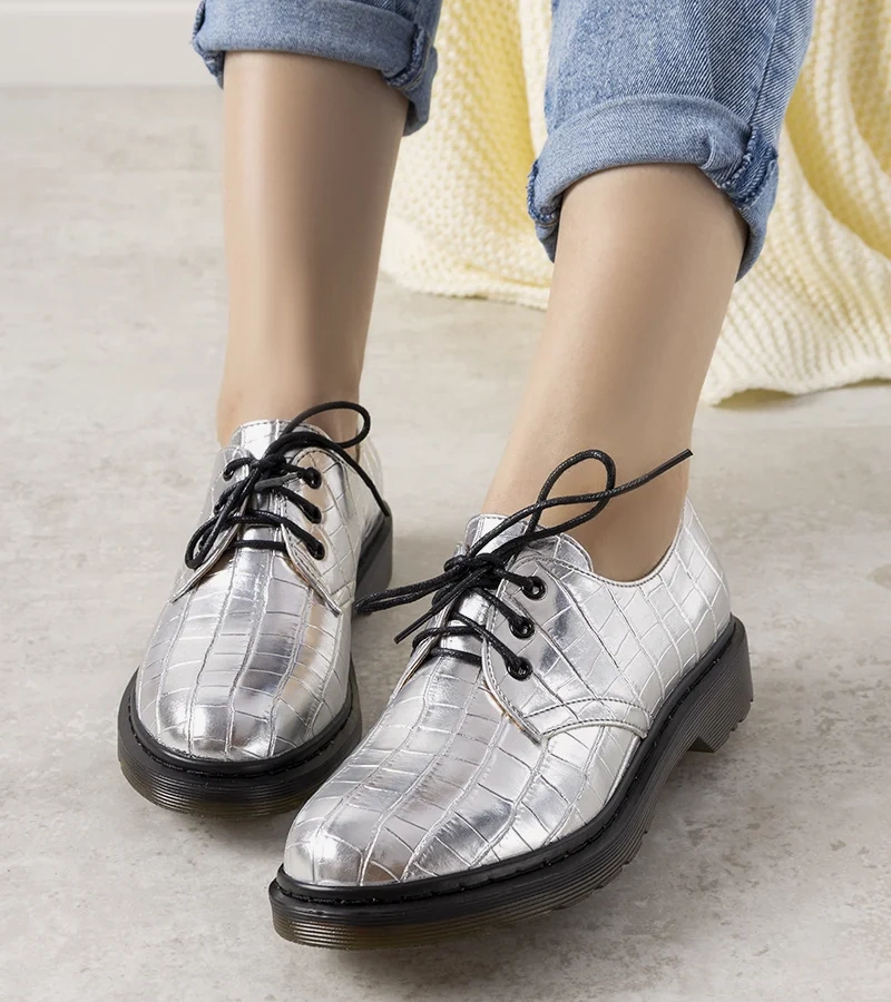 Strieborné oxfordky s motívom krokodílej kože Flaure