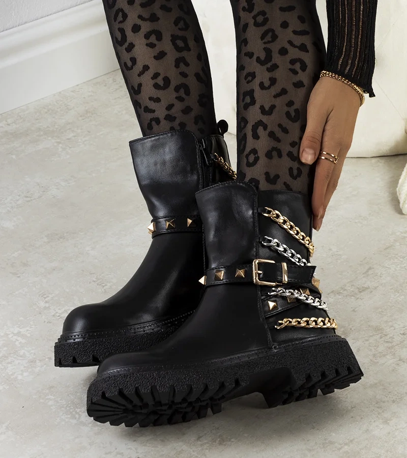 Čierne zdobené botki Basalto