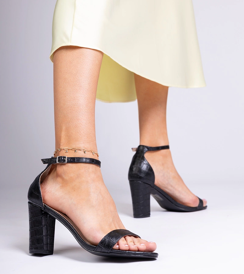 Čierne sandále Millo na podpätku