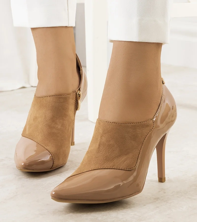 Béžové lodičky na zips značky Alcanassa