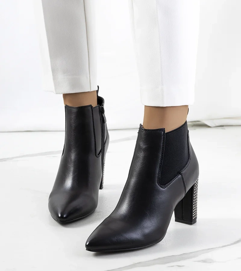 Čierna botki na stĺpe Rochdale