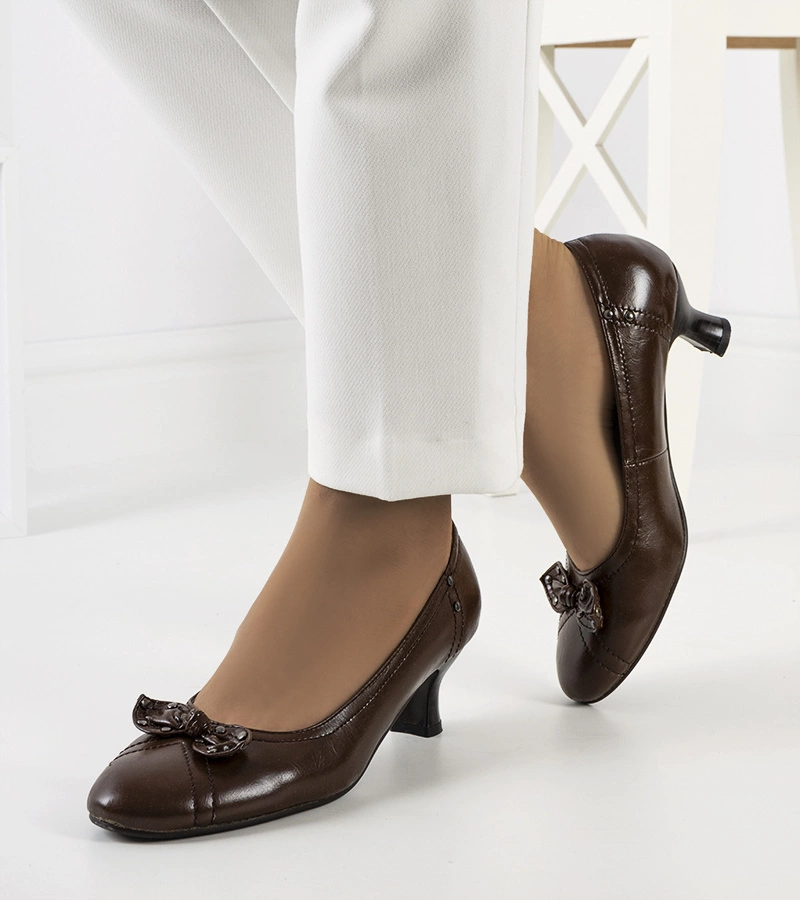 Hnedé lodičky s mašľou značky Repina