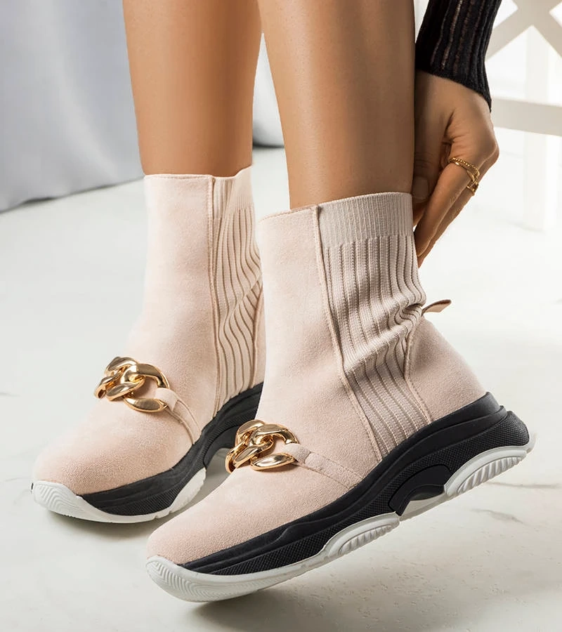 Béžová izolovaná botki s reťazou Ulster