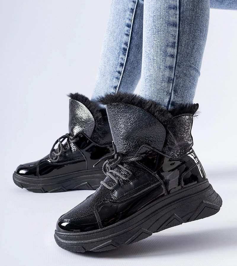 Čierne zateplené lakované snehule Stringer