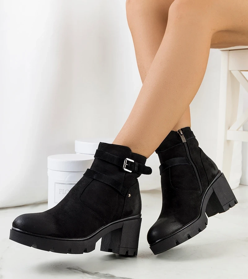 Čierna botki na podrážke traktora Lamaris