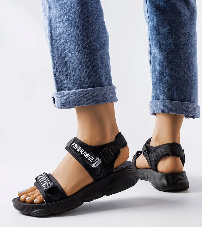 Čierne športové sandále na suchý zips Sanjit