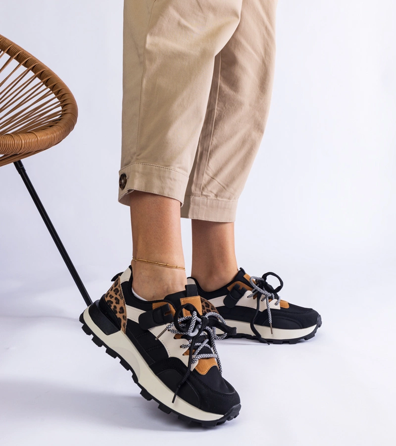 Čierne tenisky zdobené zvieracím motívom Soria