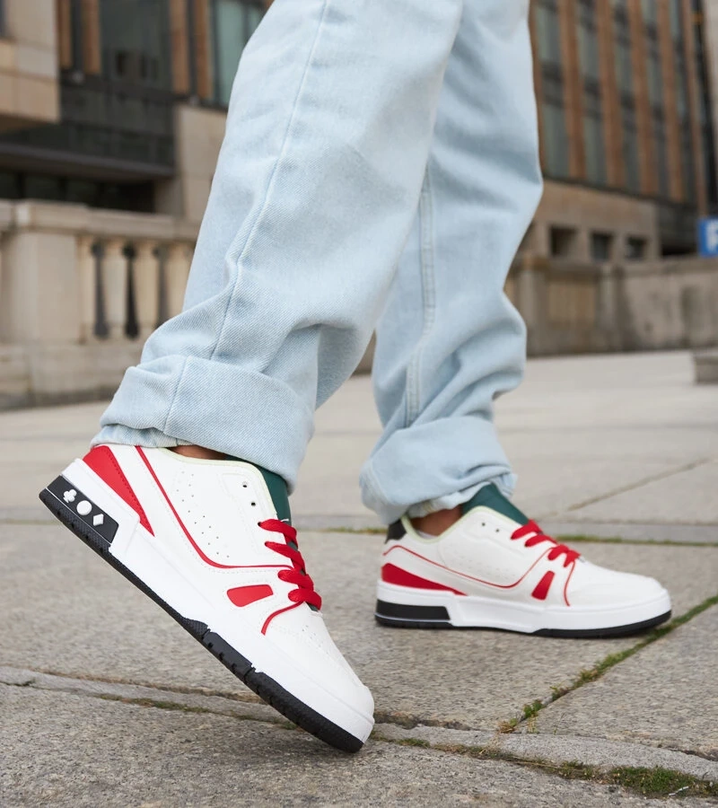 Biela-červené topánky s zeleným jazykom Archie