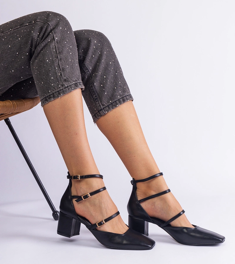 Čierne lodičky na podpätku s prackami Eridana