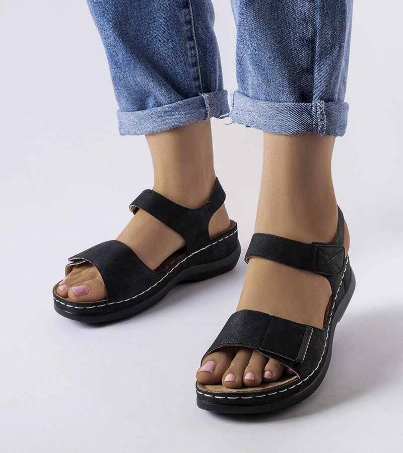 Čierne sandále Vallis na nízkom podpätku