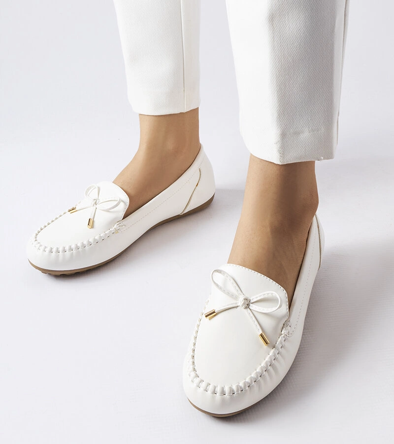 Biele mokasíny s mašľou Via Foria