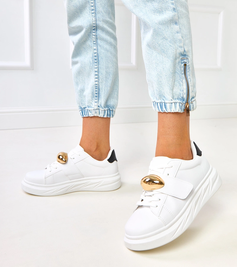 Biele tenisky na platforme so zlatým akcentom Melania