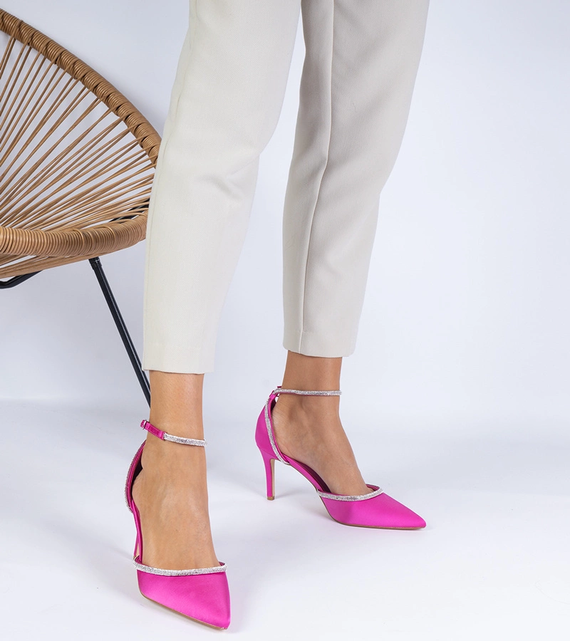 Ružové saténové lodičky zdobené kamienkami Fugatto