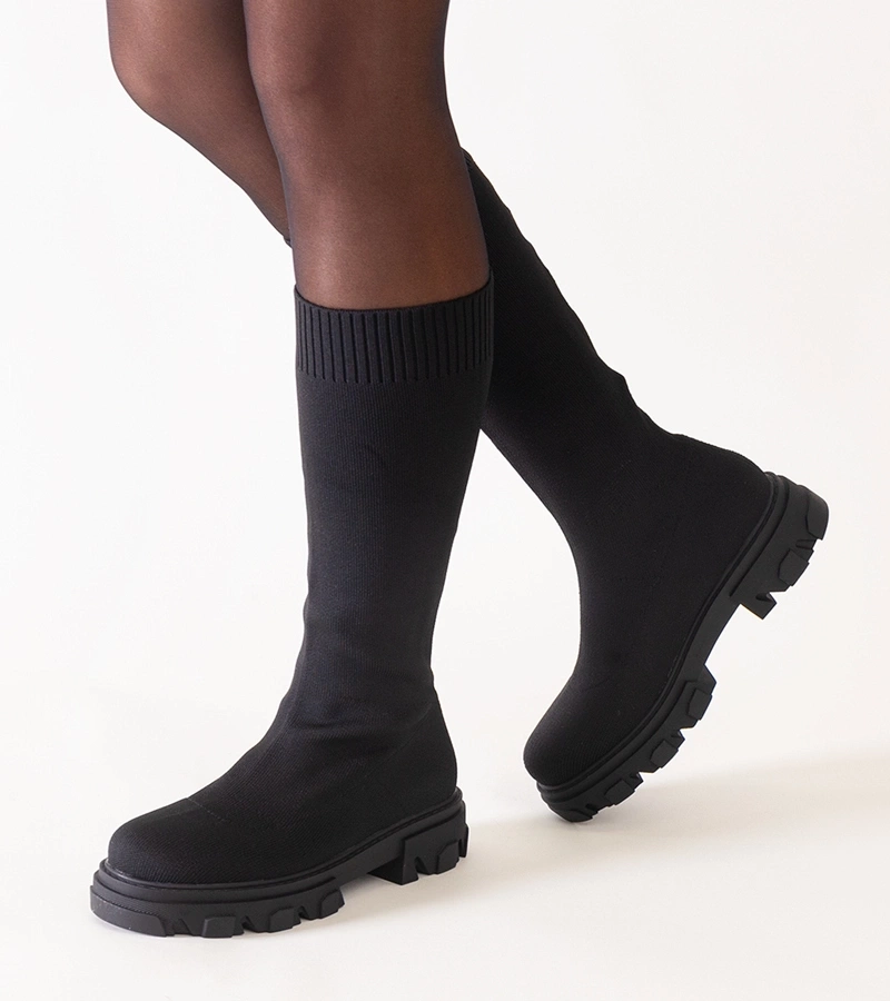 Cblacké platformové čižmy z materiálu Nazira.