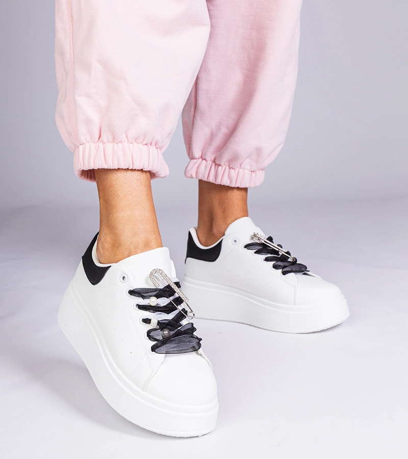 Biele tenisky s čiernou vložkou a podpätkom s kamienkami Floura